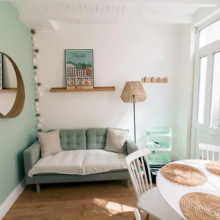 Fishermen's House In The Center And Near The * تروفيي سور مير